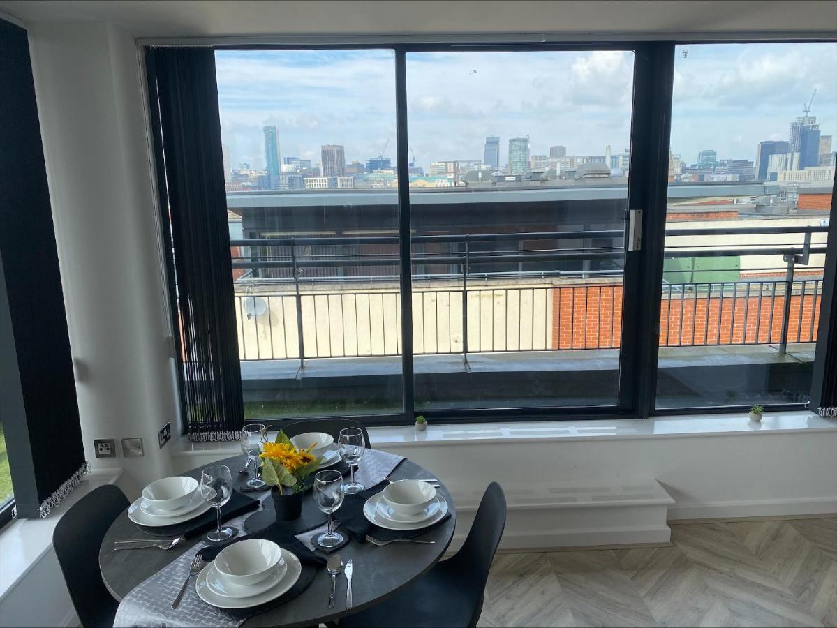 Penthouse - Amazing City Skyline Views - Free Parking - Balcony - Utilita Arena - New St Station - Bullring Shopping برمنغهام المظهر الخارجي الصورة
