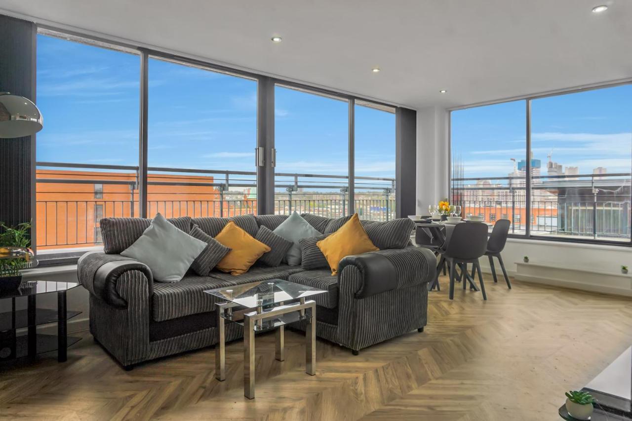 Penthouse - Amazing City Skyline Views - Free Parking - Balcony - Utilita Arena - New St Station - Bullring Shopping برمنغهام المظهر الخارجي الصورة